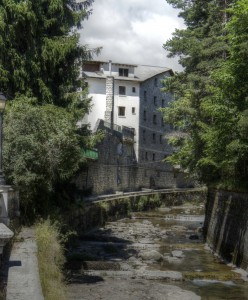 The Áragon River passes through Canfranc Estación