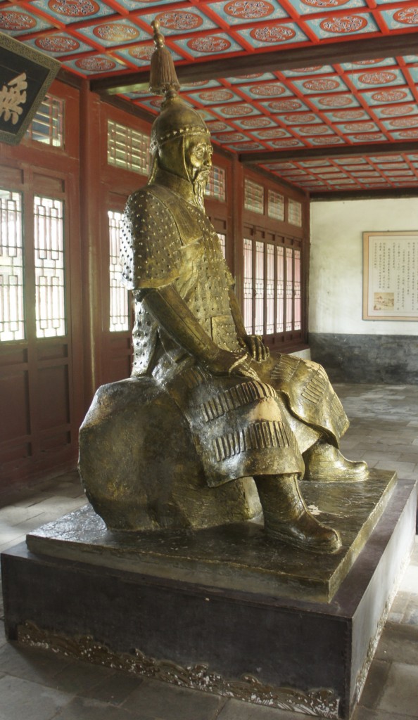 Statue of Qing emperor